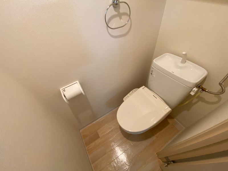 トイレ　トイレです。ウォシュレット付を探している方、おすすめです。