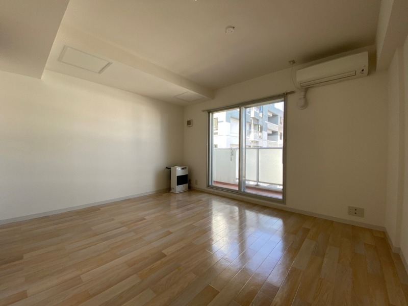 居室・リビング　広くてキレイなお部屋が広がっていて、充実した生活が送れそう。