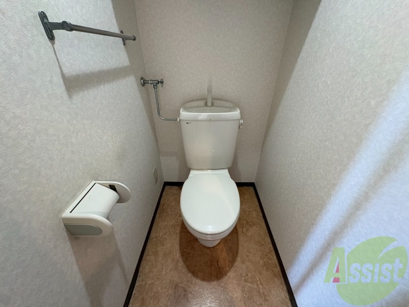 トイレ　ウォシュレット機能がついたトイレです。安心して使用できますね