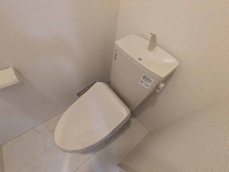 ＪＲ篠ノ井線 南松本駅 徒歩15分 3階建 築8年のトイレ写真