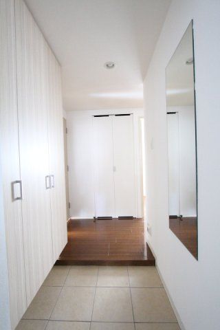 玄関　※参考写真