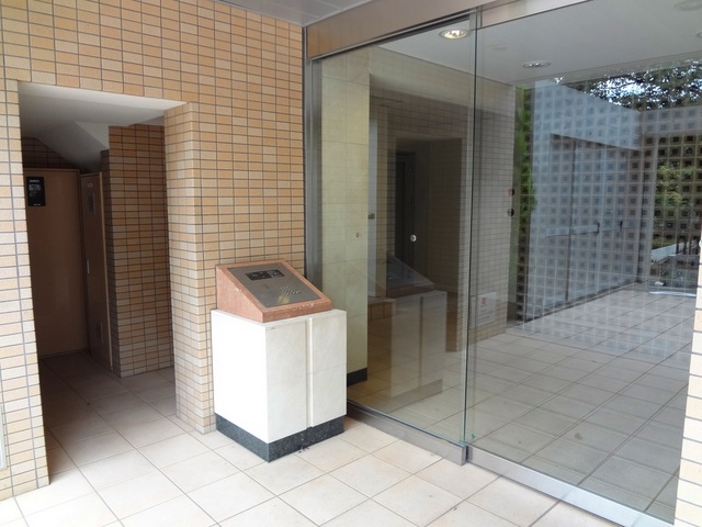 エントランス　エントランス。オートロックです。