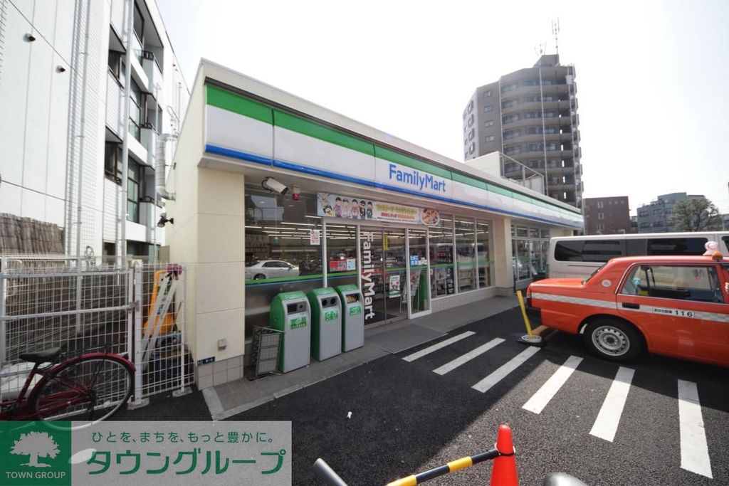 コンビニ　ファミリーマート（コンビニ）まで180m