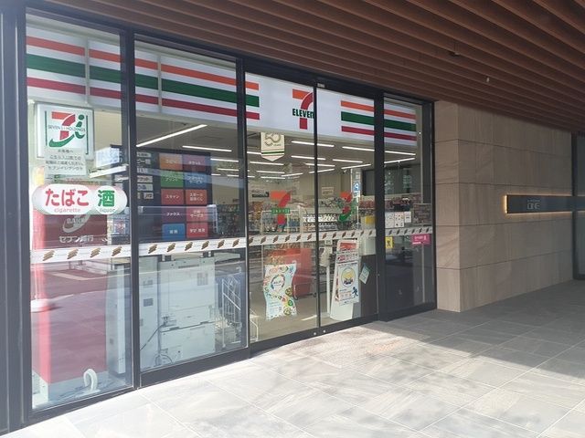 コンビニ　セブンイレブン丸の内一丁目店（コンビニ）まで560m