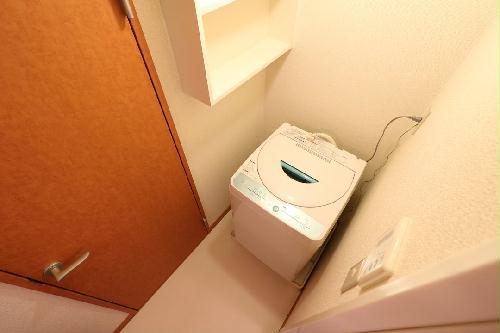 その他　室内洗濯機完備によりお手軽に引越しが可能！