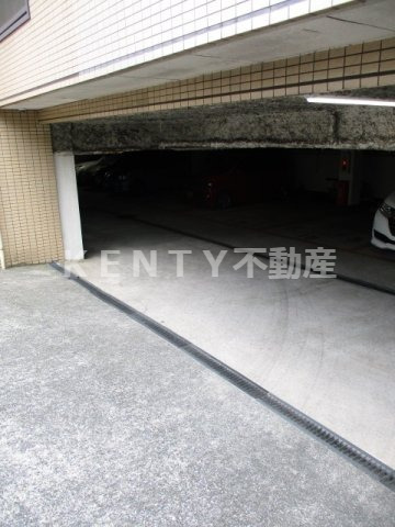駐車場　車をお持ちの方に嬉しい駐車場付きの物件です