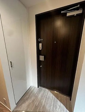 玄関　バルコニーがあります