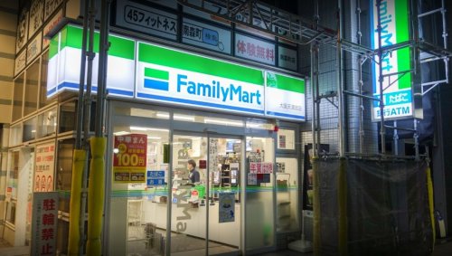 コンビニ　ファミリーマート大阪天満宮店（コンビニ）まで97m
