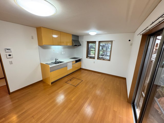 竜山貸家の居間写真
