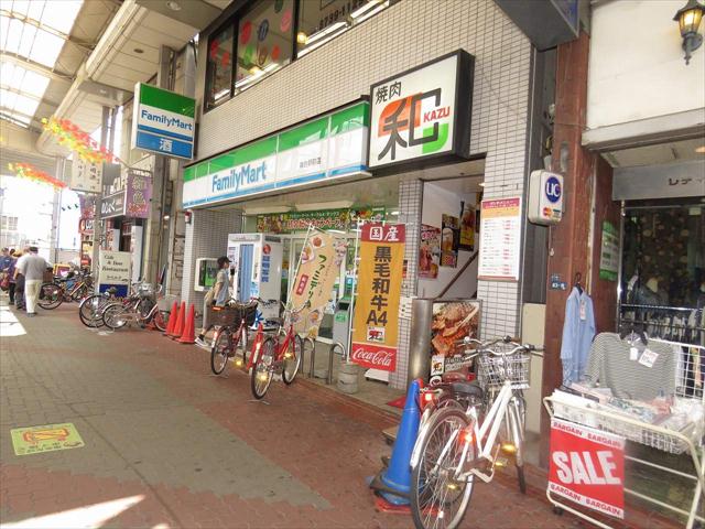 コンビニ　ファミリーマート大田区雑色駅前店（コンビニ）まで800m