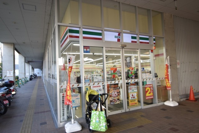 コンビニ　セブンイレブン　豊中岡上の町2丁目店（コンビニ）まで654m