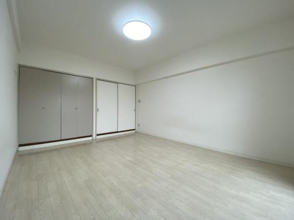 居室・リビング　角部屋で日当り良好です！