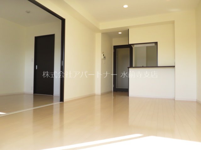 居室・リビング　きれいなフローリングのお部屋です！※イメージ