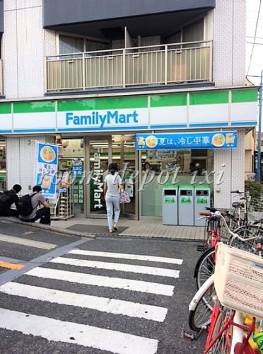 コンビニ　ファミリーマート 牛込柳町駅前店（コンビニ）まで506m