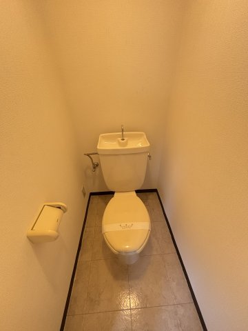 阪急京都線 上新庄駅 徒歩6分 4階建 築40年のトイレ写真