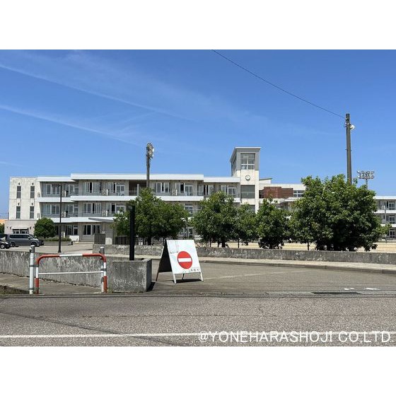 小学校　南砺市立福野小学校（小学校）まで684m