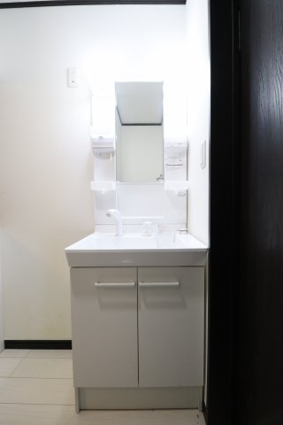 洗面設備　コンパクトで使いやすい洗面所