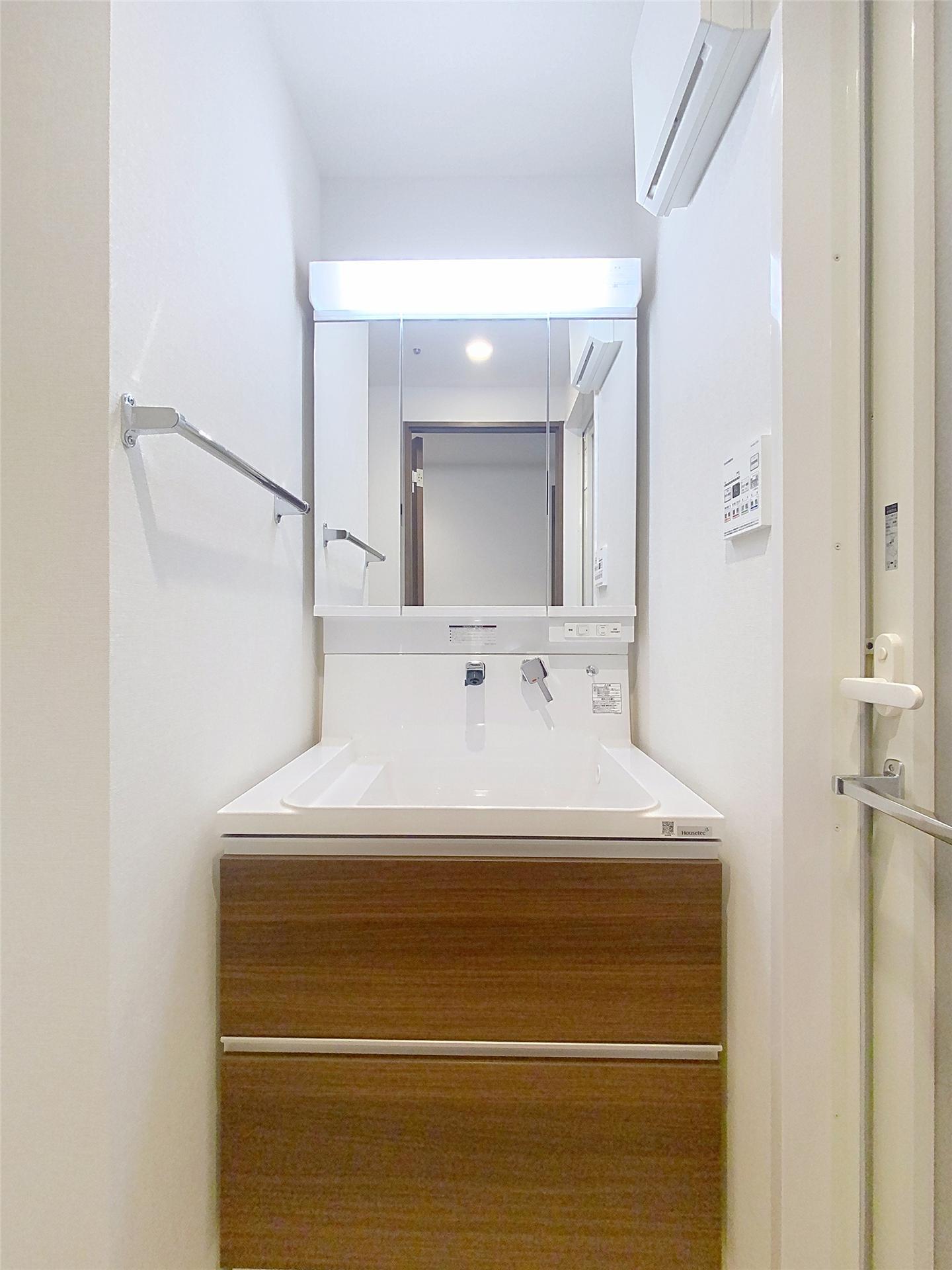 洗面設備　別のお部屋の写真を使用しています。