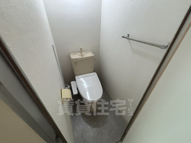 阪急宝塚線 岡町駅 徒歩17分 3階建 築52年のトイレ写真