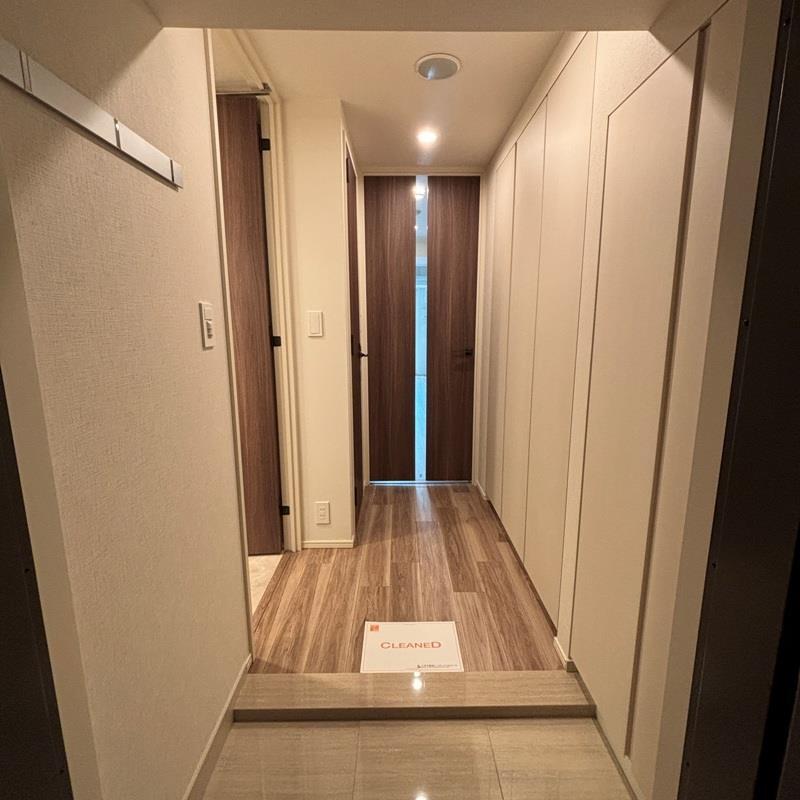 玄関　※別部屋の参考写真です。