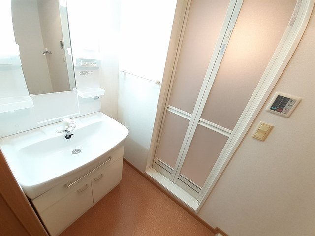 洗面設備　コンパクトで使いやすい洗面所