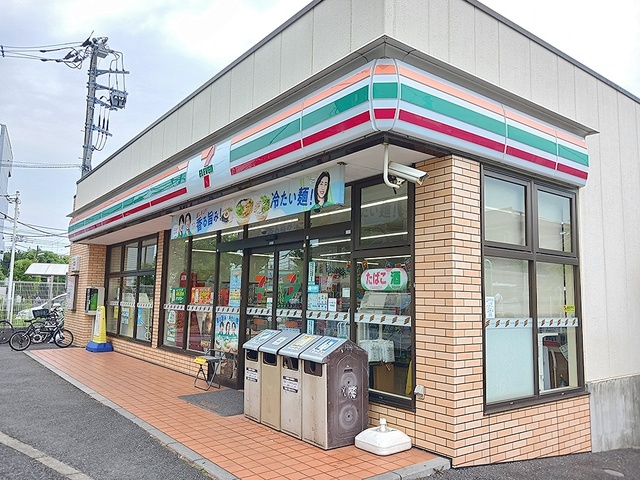 コンビニ　セブンイレブン　西綾瀬3丁目店（コンビニ）まで70m