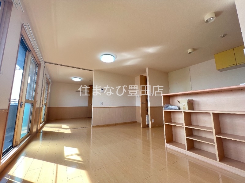 居室・リビング　同型別部屋写真