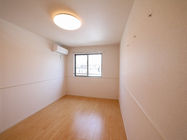 その他部屋・スペース　広々とした洋室です