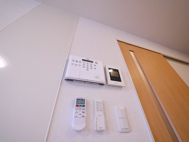 セキュリティ　お顔が見えるモニター付きインターホンで安心。