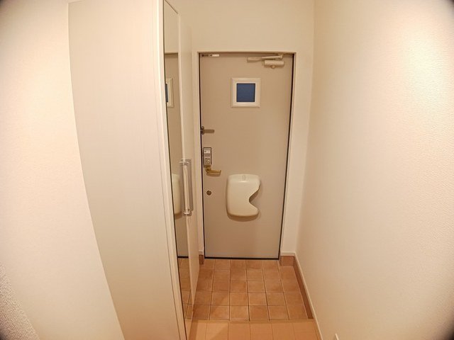 地下鉄名城線 総合リハビリセンター駅 徒歩7分 2階建 築13年の玄関写真