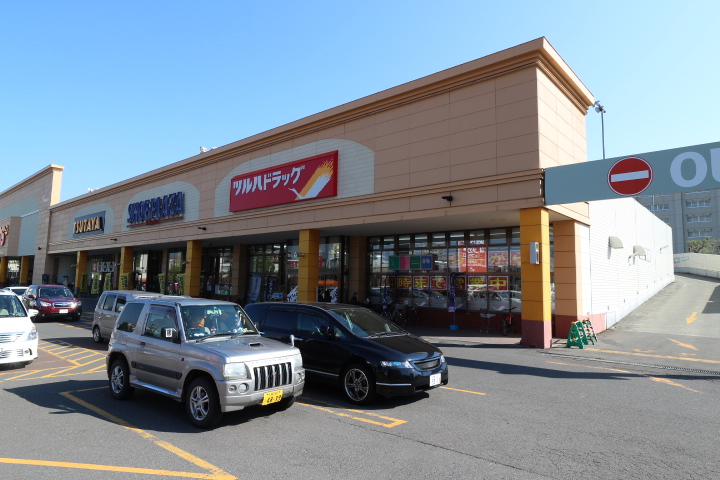 ドラックストア　ツルハドラッグ菊水3条店（ドラッグストア）まで1110m