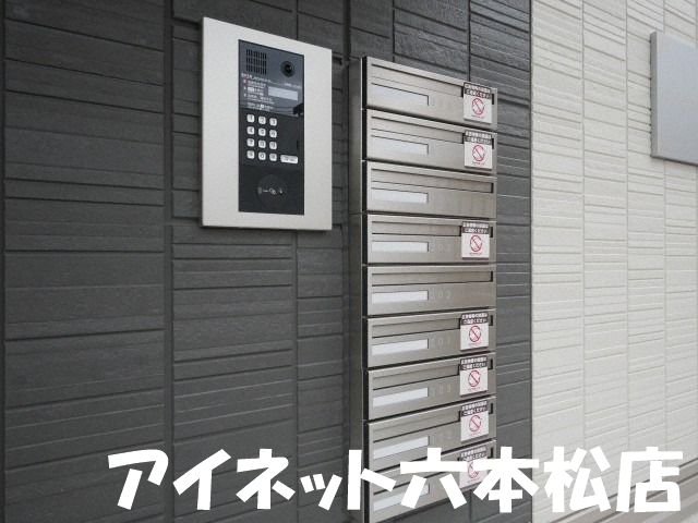 セキュリティ　オートロックの入り口で安心です