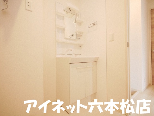 洗面設備　朝の支度はこちらでどうぞ