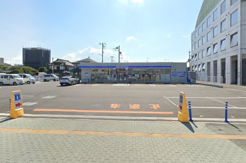 コンビニ　ローソン　東松山市役所前店（コンビニ）まで589m