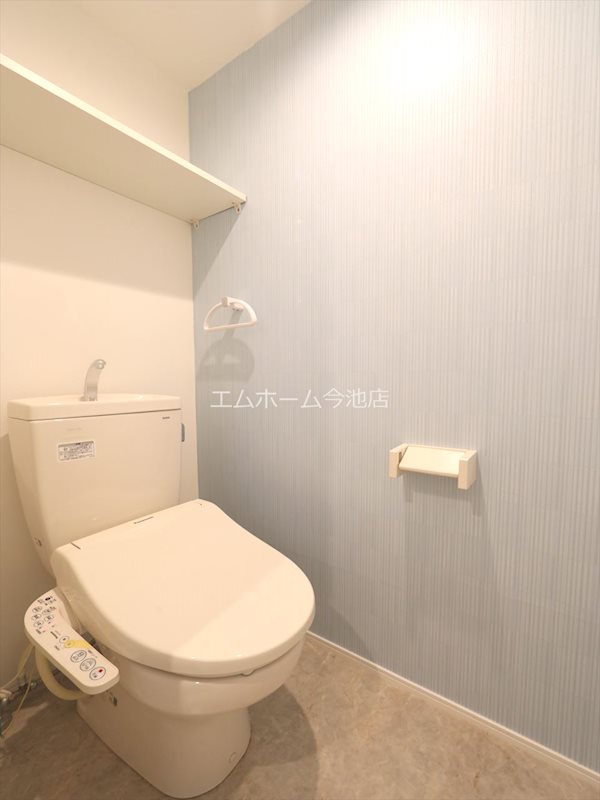 トイレ　温水洗浄便座付トイレ　同仕様写真