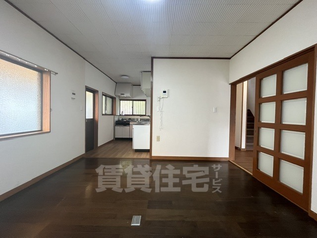 京阪石山坂本線 石山寺駅 徒歩28分 3階建 築40年の居間写真