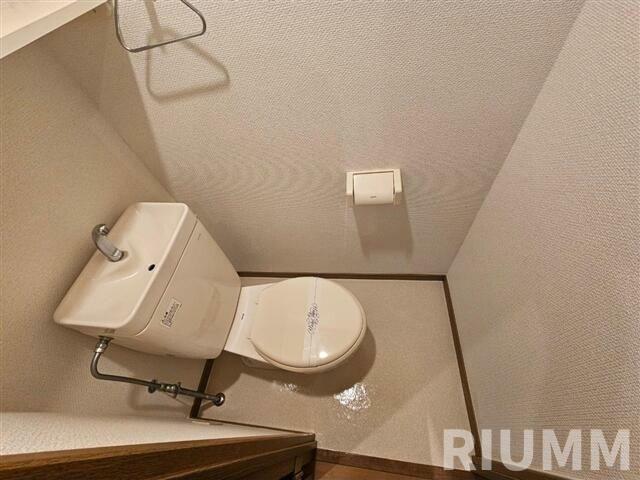 都営大江戸線 若松河田駅 徒歩8分 13階建 築26年のトイレ写真