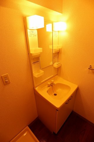 洗面設備　※別部屋のイメージ写真です。