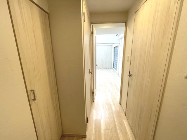 その他部屋・スペース　ライトブラウン基調の部屋を表示していますが、当部屋はダークブ