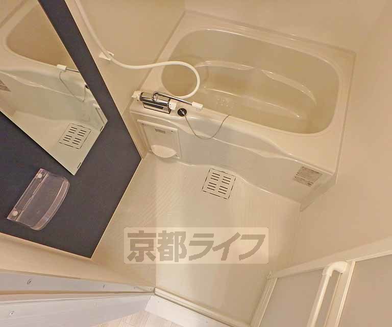 バス・シャワールーム　ゆったり浸かれるお風呂です。