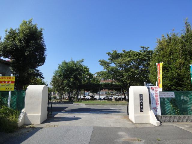 小学校　津島市立北小学校（小学校）まで931m