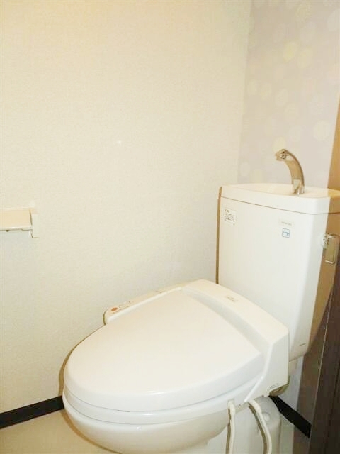 トイレ　嬉しい温水洗浄便座♪