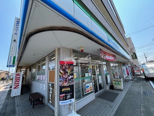 コンビニ　ファミリーマート 愛甲石田駅前店（コンビニ）まで476m