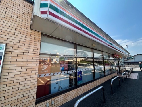 コンビニ　セブンイレブン 伊勢原石田店（コンビニ）まで237m