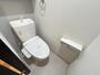 トイレ　棚付きのトイレです