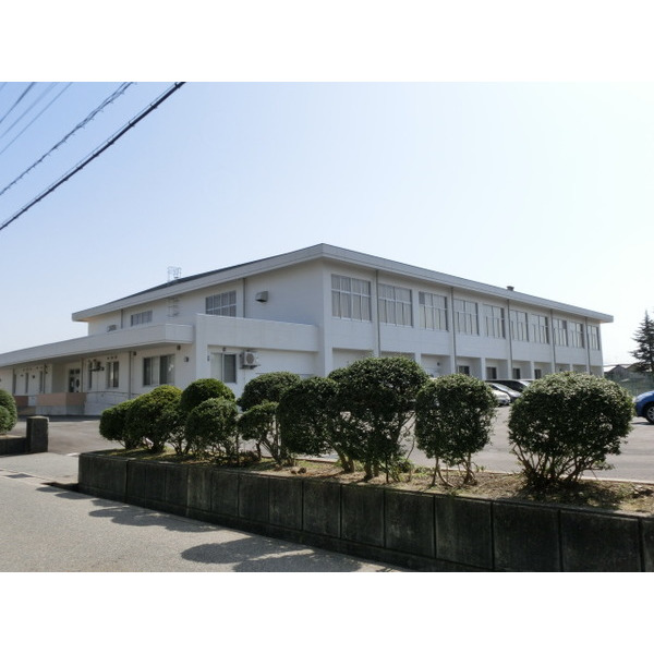 中学校　富山市立新庄中学校（中学校）まで1121m