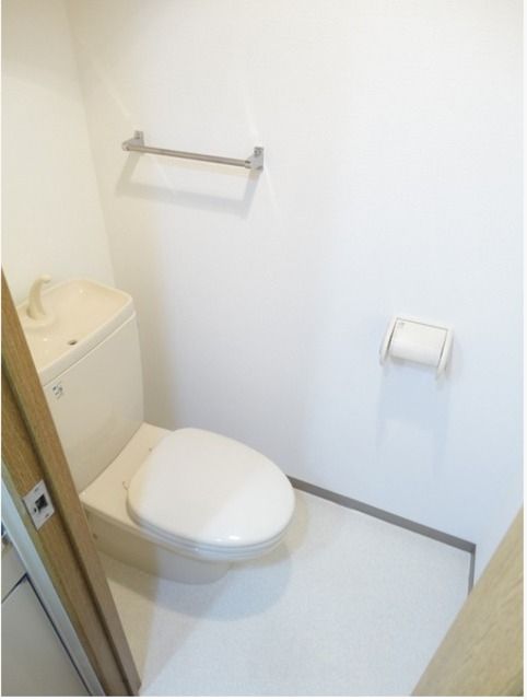 西武新宿線 野方駅 徒歩10分 8階建 築28年のトイレ写真