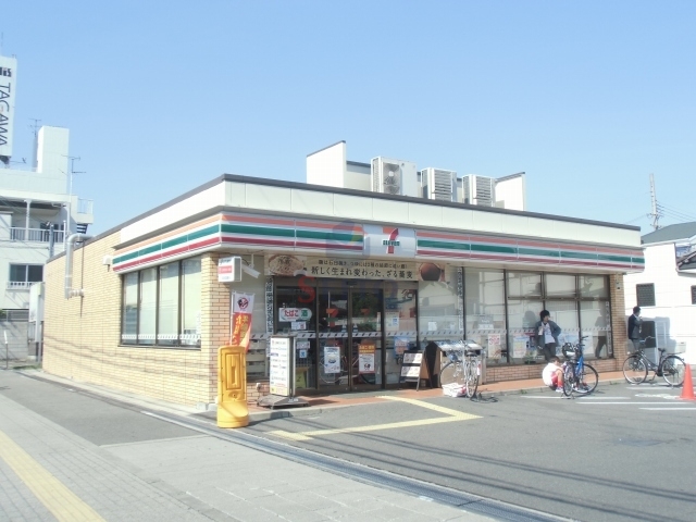 コンビニ　セブンイレブン豊中服部南町4丁目店（コンビニ）まで169m