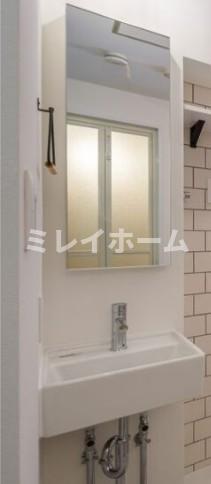 洗面設備　同建物内、別のお部屋の参考写真になります。