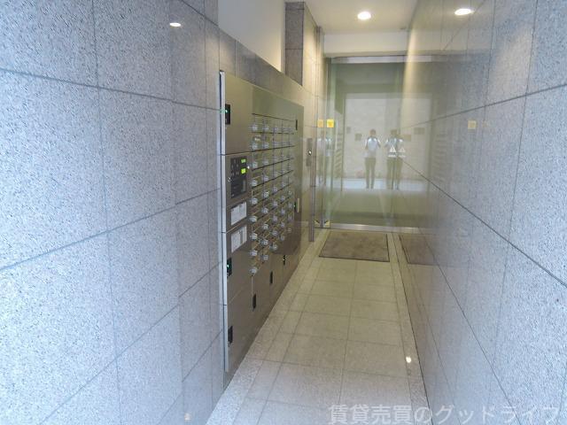 エントランス　エントランスには宅配ボックスが完備されています。